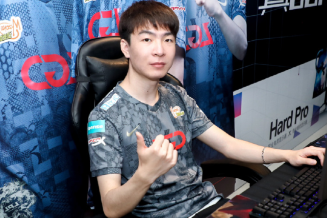 近日lck很多队伍都开始了大动作,而lpl的队伍也慢慢公布了一些变动,之