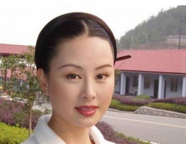 曾大红大紫,素颜比许晴美,巅峰时选择皈依佛门,原因一直是谜|余小雪