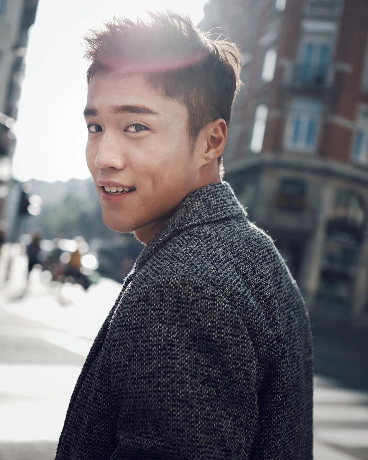 tvb小鲜肉被女神汤洛雯爆出恋情,尴尬回应:我们是好朋友