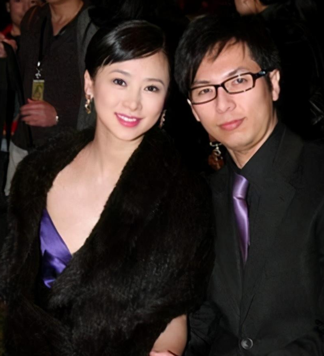 52岁翁虹不服老秀事业线,渣男收割机实至名归,丈夫改名为求子