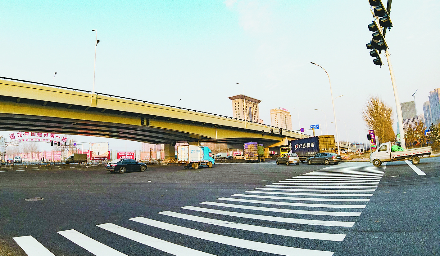 哈尔滨市长江路与香福路分离式立交桥今通车