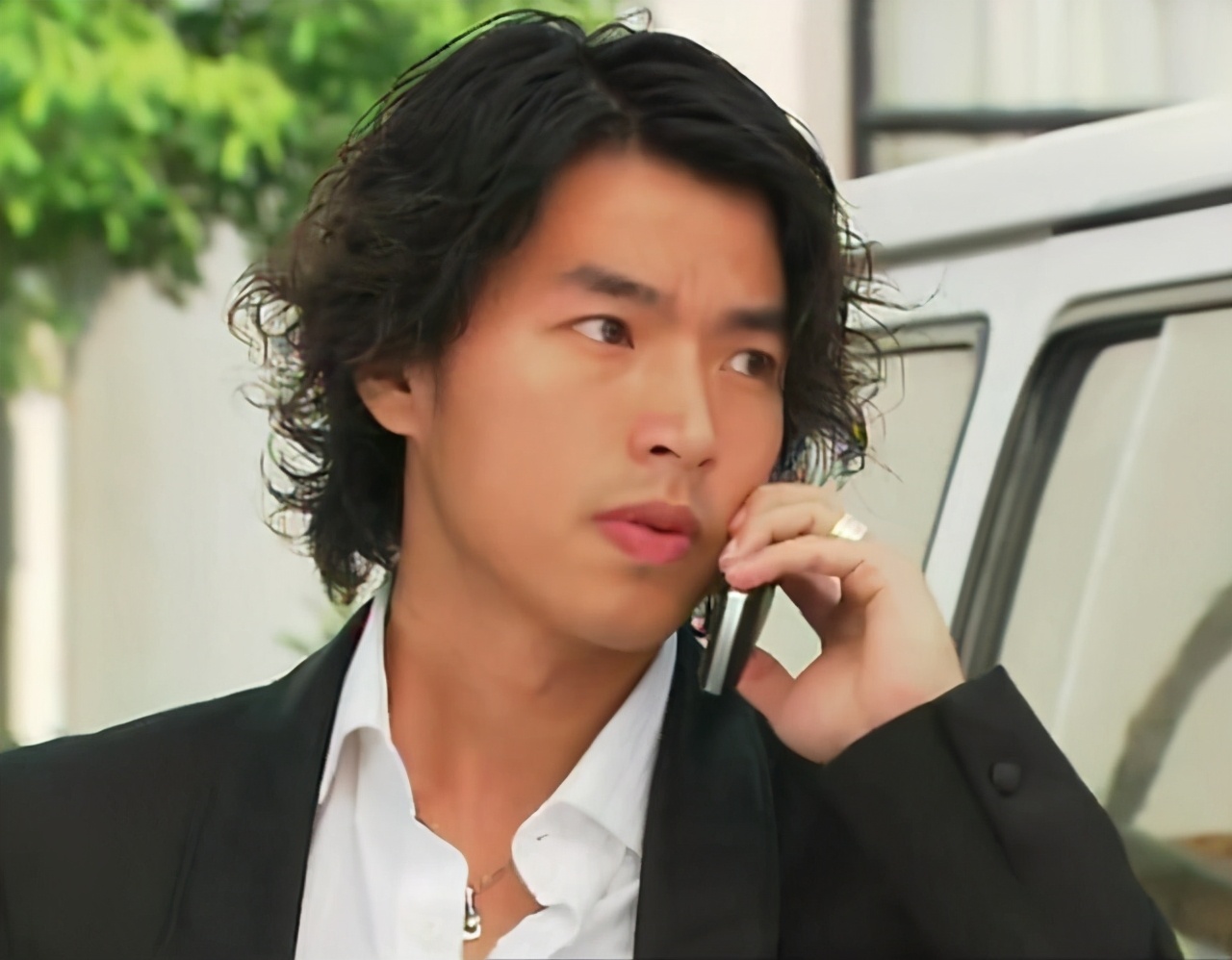 李威:为去世女友连续庆生12年,今39岁仍单身