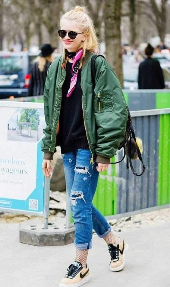 张天爱减肥成功美得惊艳,穿飞行员夹克搭牛仔裤,气质不输超模