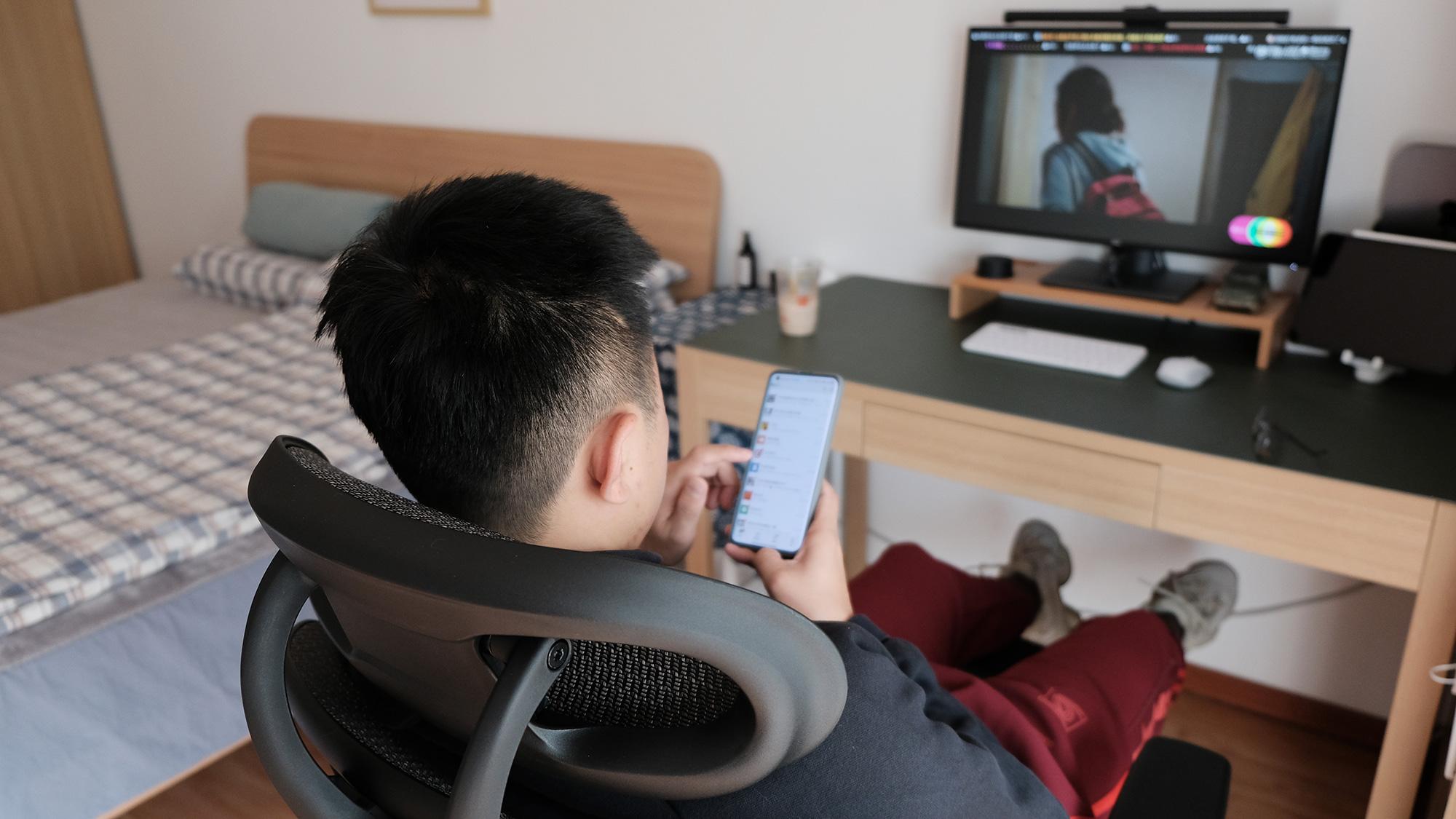 我终于也可以半躺着追剧.ue toto工学椅体验__财经头条