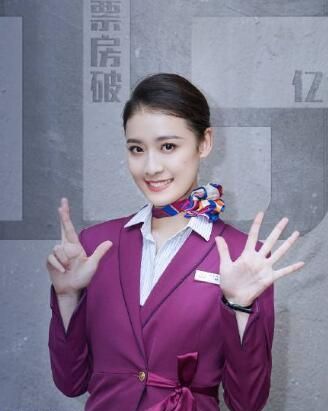 2019年的时候,杨祺如参演了献礼电影《中国机长》,饰演杨慧