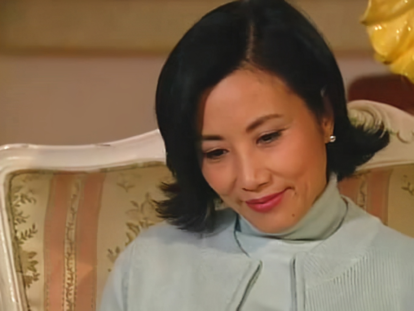 汪明荃太豪了!6千万豪宅天台晒近百款名牌包,比摆地摊还壮观