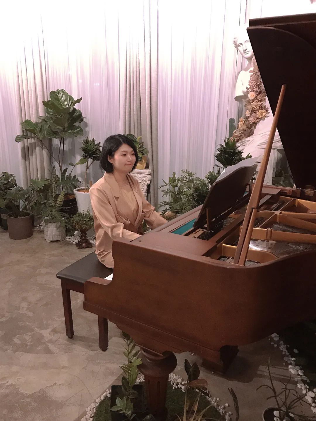 凡尔赛女王蒙淇淇我很荣幸被推到风口浪尖