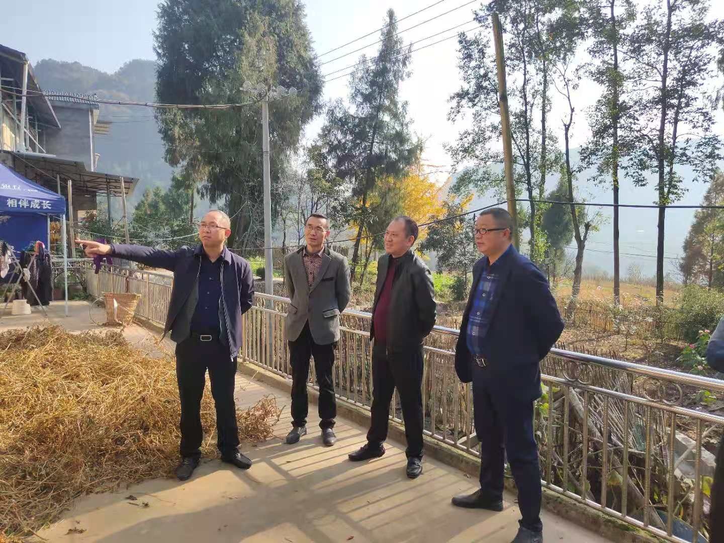 平昌县市场监管局到望京镇万平村开展大走访活动