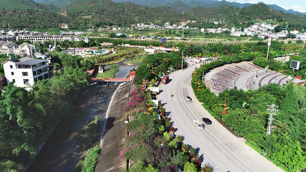 云南景东:绿化"点睛" 提升城市"颜值"