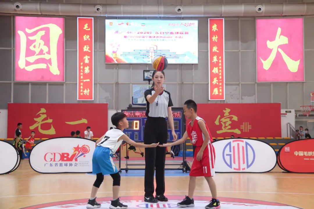 我的梦想是执裁wcba东莞95后美女裁判走红