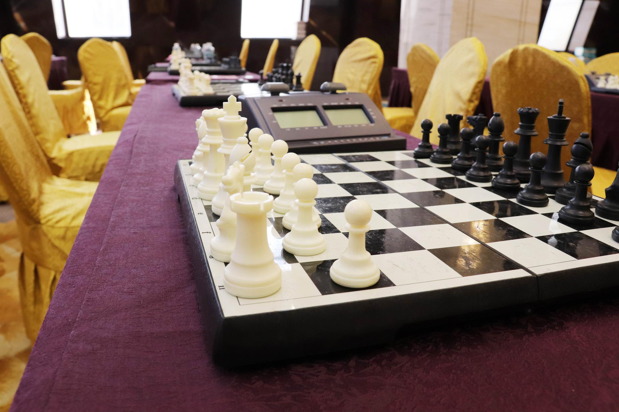 "国际象棋作为全世界最古老的博弈活动之一,既健身又娱乐,既修身又养