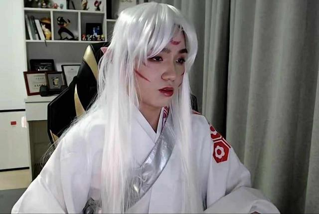 直播cos杀生丸!水晶哥化身邪见大人,连"主人"名字都叫错?