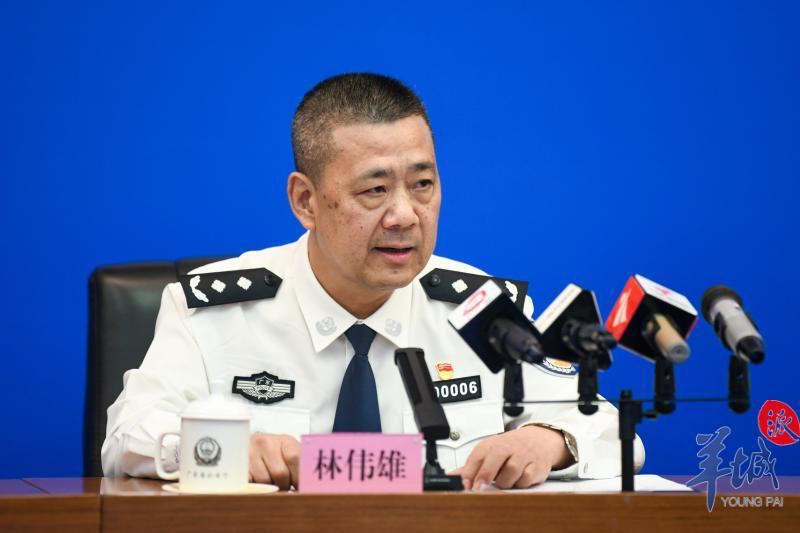 面对记者提问,广东省公安厅党委委员,副厅长,打击办主任林伟雄介绍