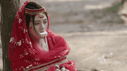 妆发道具再到演技鞠婧祎如意芳霏中的绑架戏被群嘲