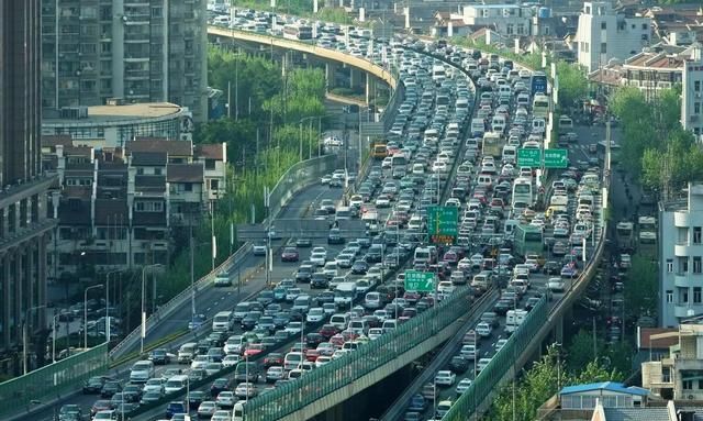 上海高架限行外地车牌,拥堵情况未见好转,如此限行有用吗?