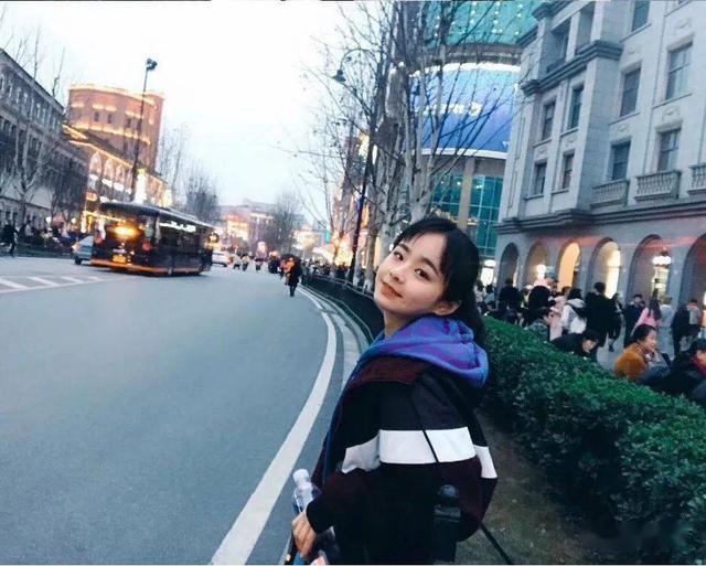 美女学霸，连续3年专业排名第一，获清华大学等5所高校保研资格休闲区蓝鸢梦想 - Www.slyday.coM