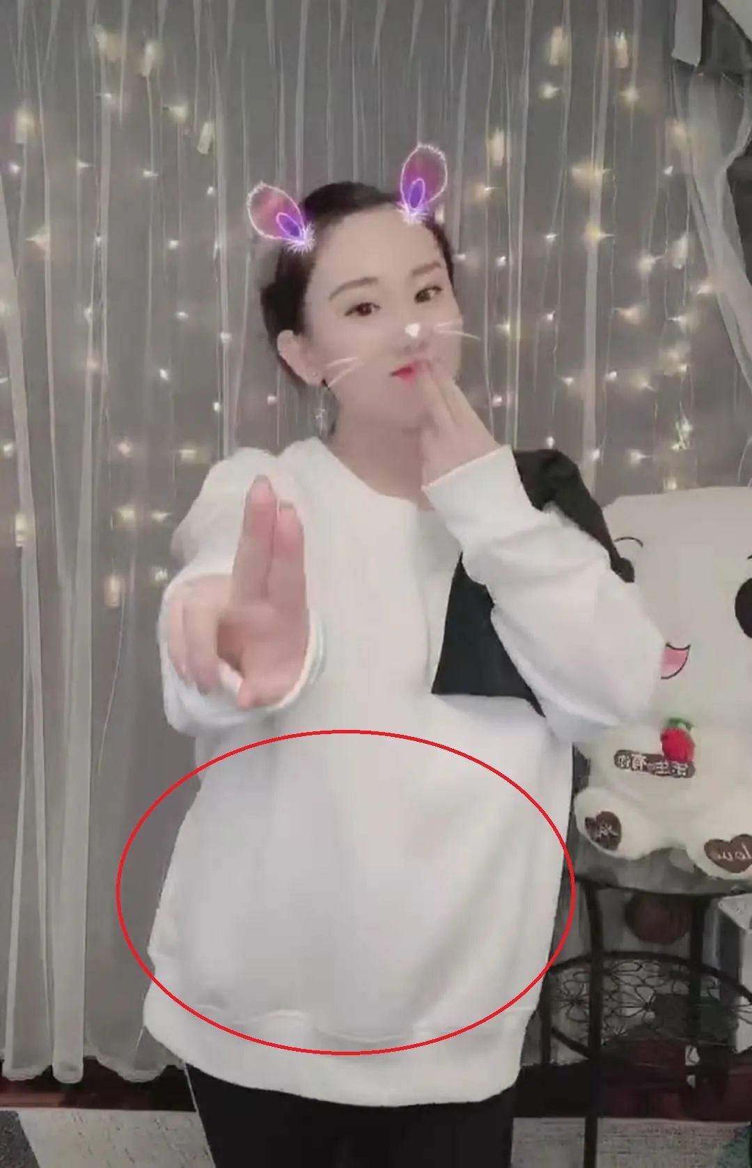 33岁丫蛋二婚后首露面发福疑怀孕跨界当导演新作品让人期待