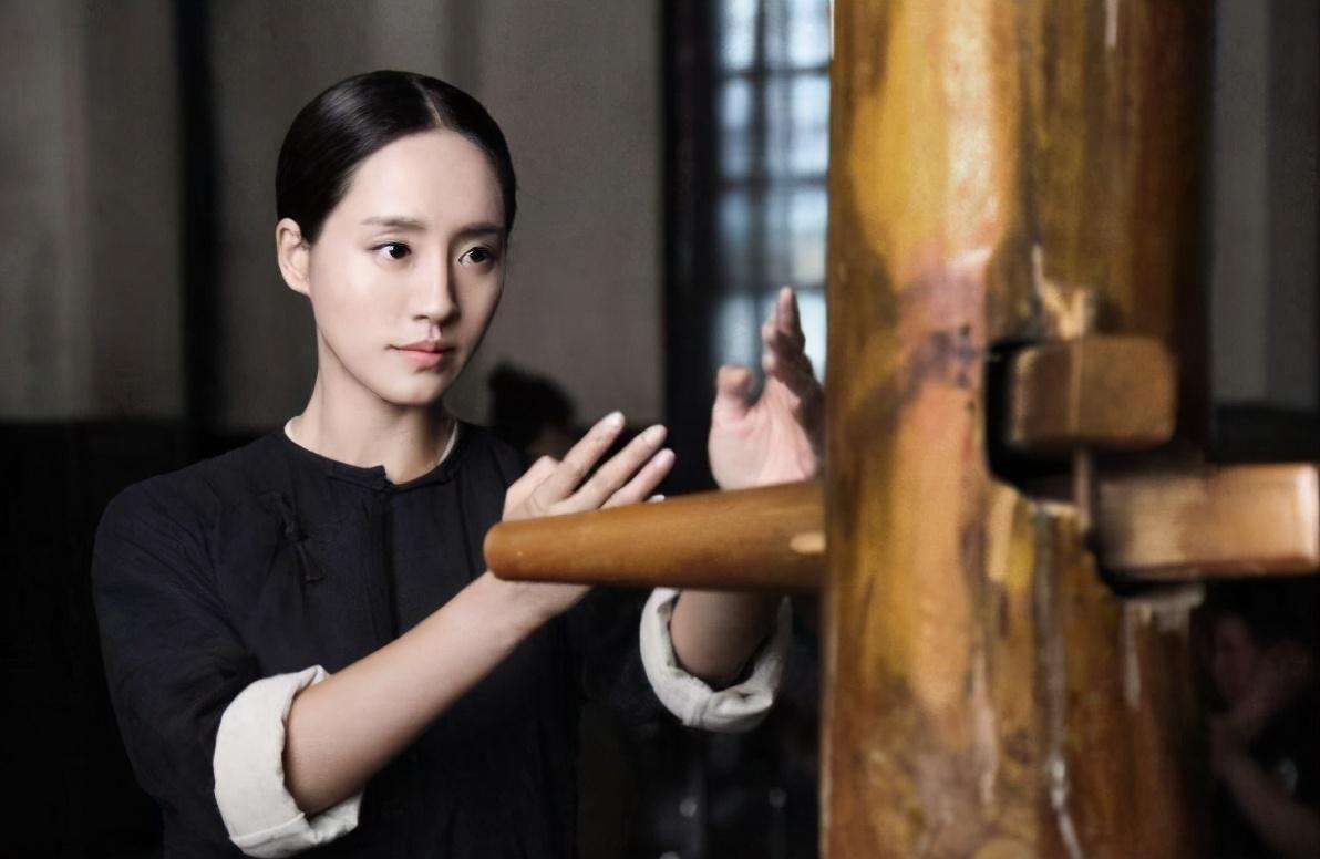 是人气担当,但这部电影的颜值担当,是演好学生的尹正和演校花秋雅的