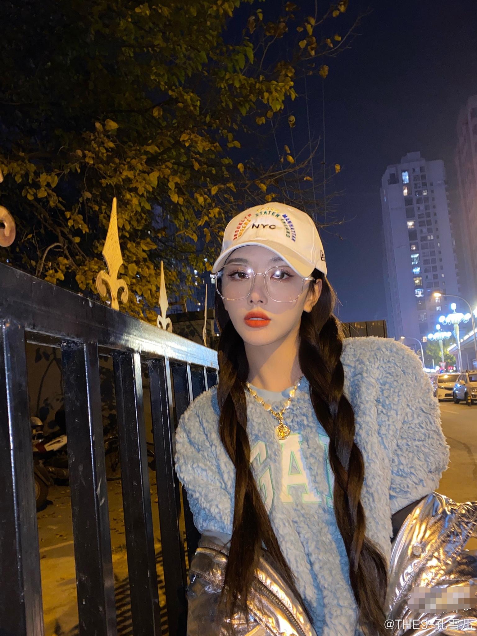 女团辣翻天,曾可妮穿露脐红裙热舞好辣,孔雪儿抹胸短裙暴露粗腿