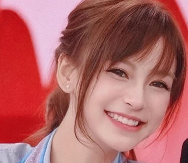 11年前杨颖的颜值很逆天,虽然现在也很美,但当时绝对是颜值巅峰