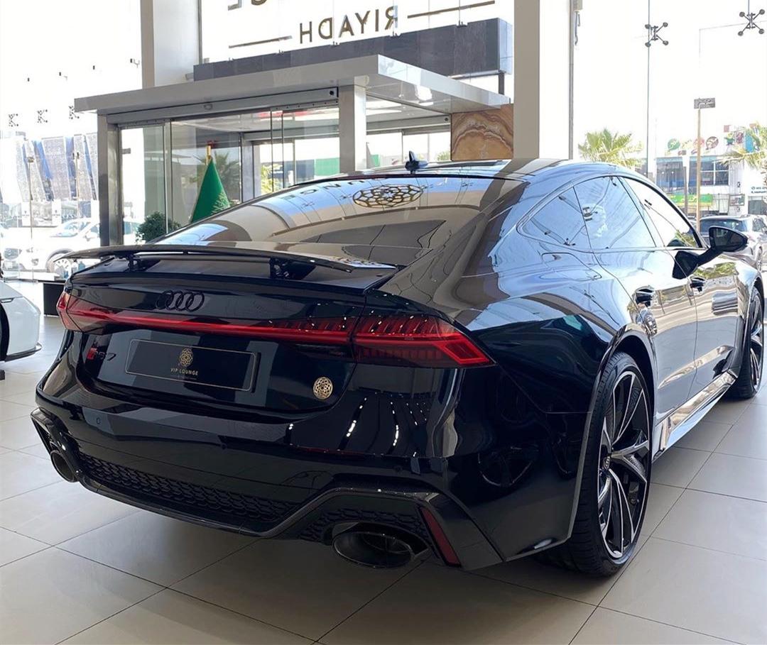 8缸配全时四驱,新款奥迪rs7实车,搭无框车门和led流水灯