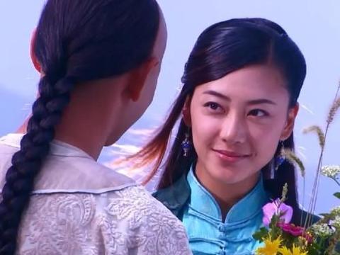 应采儿(阿珂)是公认的肤白,貌美,大长腿花旦.