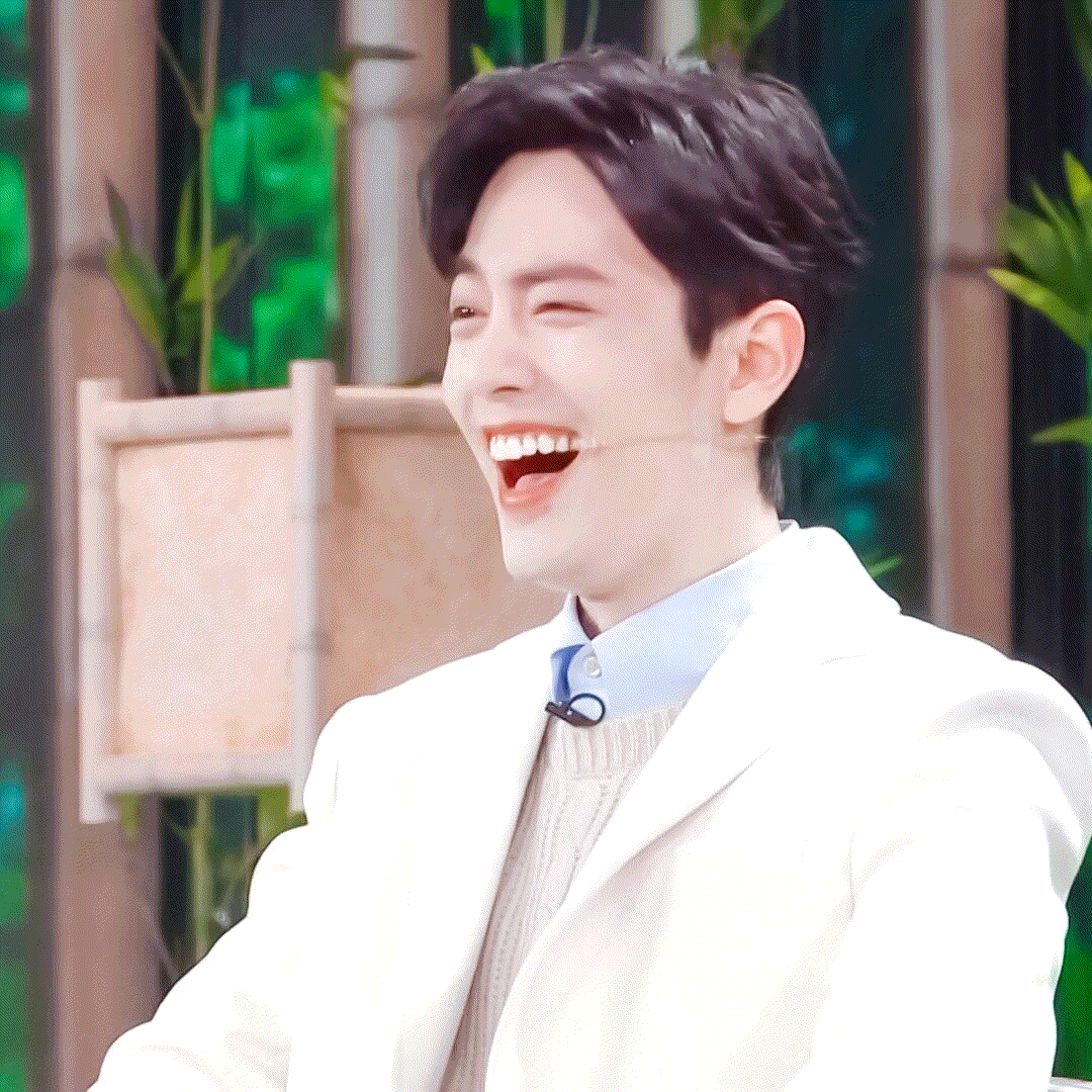 肖战那些让人心动的瞬间,笑容好有感染力