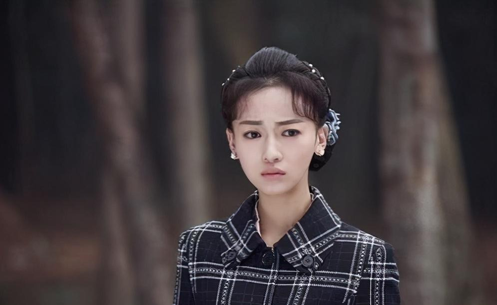 23岁陈键锋意外走红,29岁她迎来事业的巅峰|巅峰|吴谨言|青萍_新浪