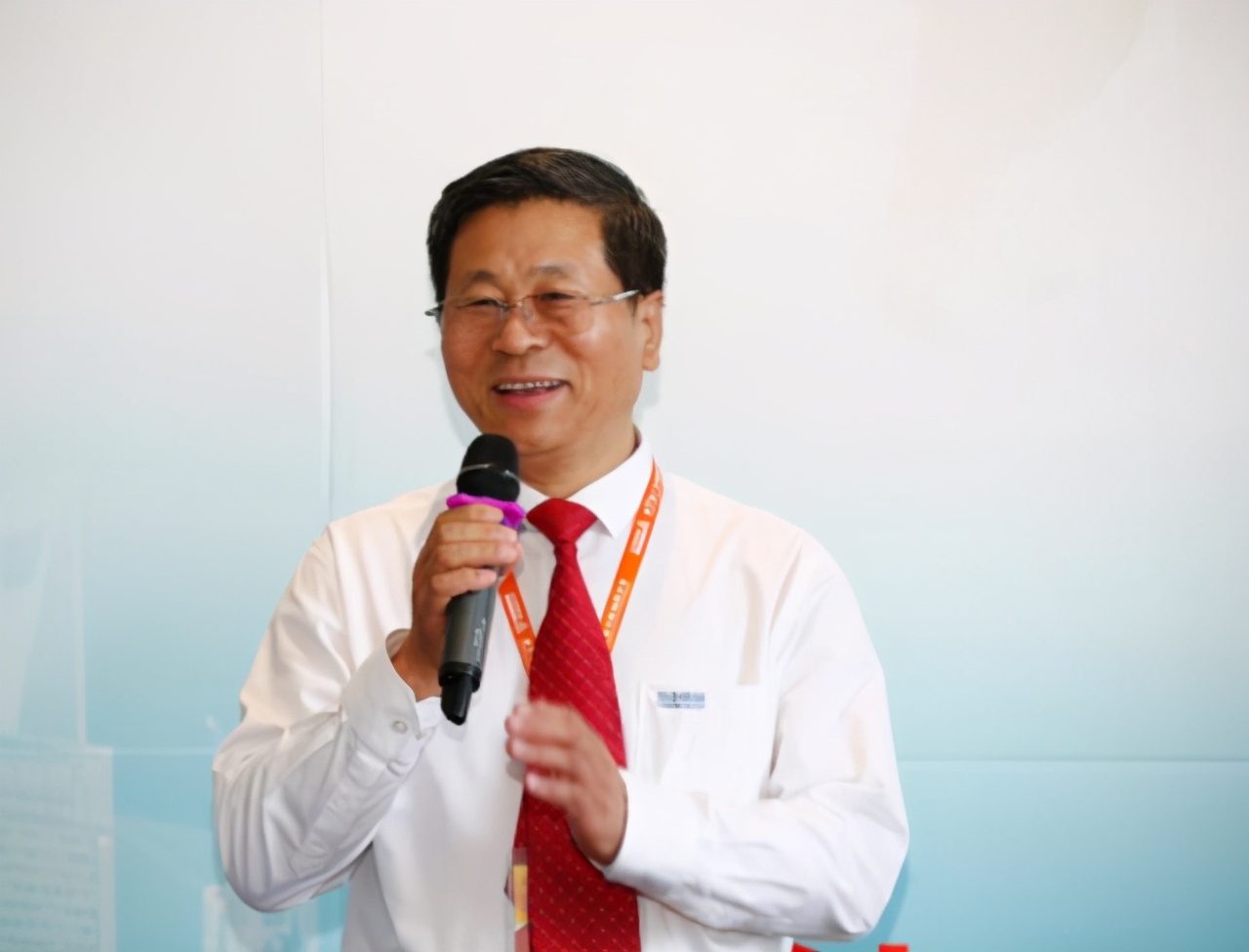 臧立中(保定安保能冶金设备有限公司董事长)公开资料显示,臧立根,1958