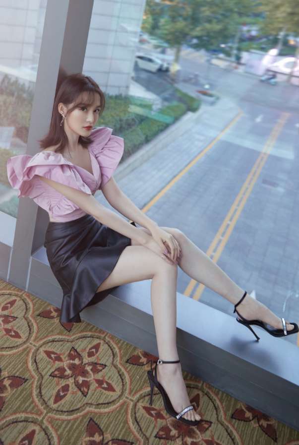 竹竿腿已经过时了看看李沁的圆规腿这才是人间绝色