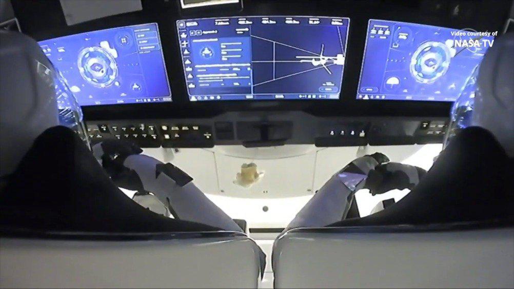 spacex crew-1成功与国际空间站对接