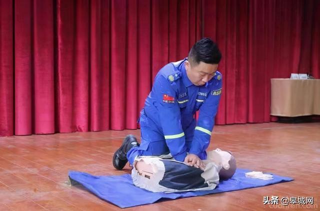 蓝天救援队队长陶成诚同志被追授“六安青年五四奖章”荣誉称号休闲区蓝鸢梦想 - Www.slyday.coM