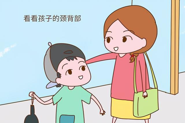 4岁萌娃伸展不开动作还直喊热，老师一看：被奶奶穿了7层衣服休闲区蓝鸢梦想 - Www.slyday.coM