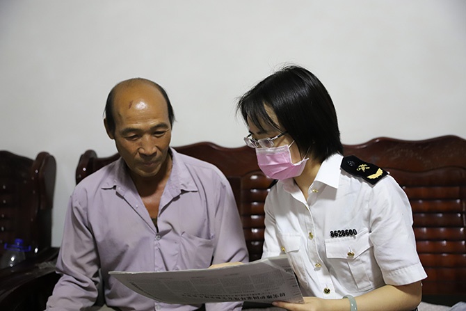 畹町海关"双语"宣讲进边境村寨