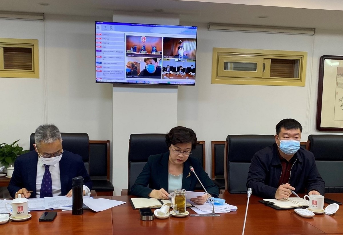 北京四中院云庭审公房承租行政案东城区长金晖远程出庭应诉