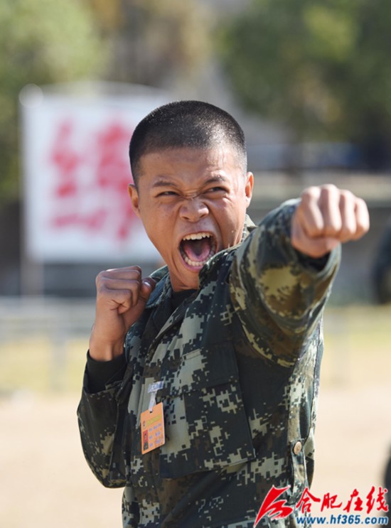 正文  连日来,武警安徽总队合肥支队新训大队抓住秋季练兵黄金期,严格
