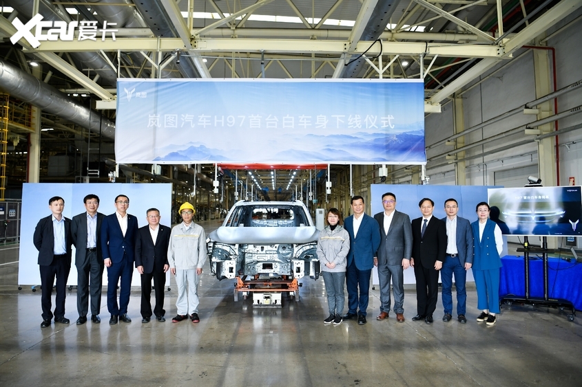 岚图首款量产车12月首发 定位中大型SUV
