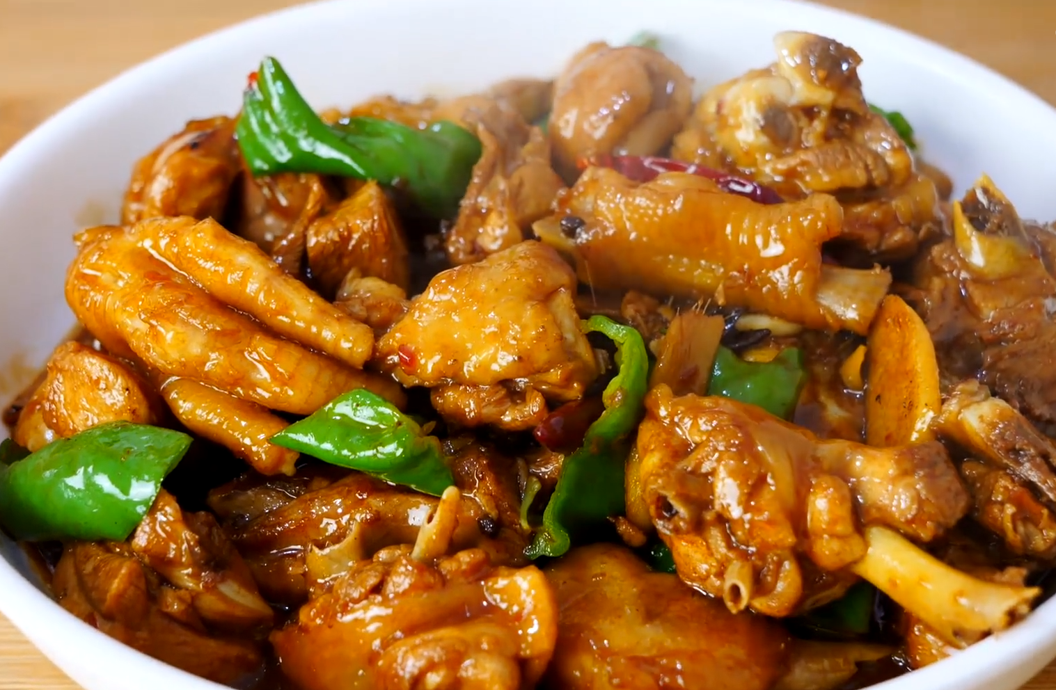 炖鸡时要不要焯水?很多人都做错了,教你正确做法,鸡肉鲜嫩入味