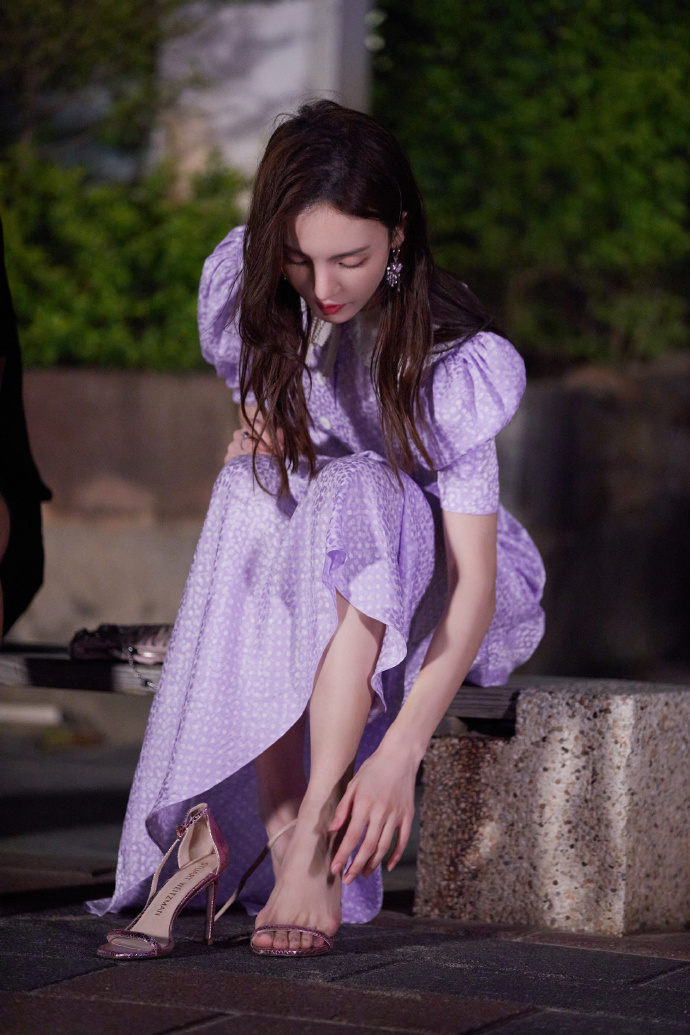 金晨可不止有10分的腿当穿上约会裙初恋感也沁人心脾