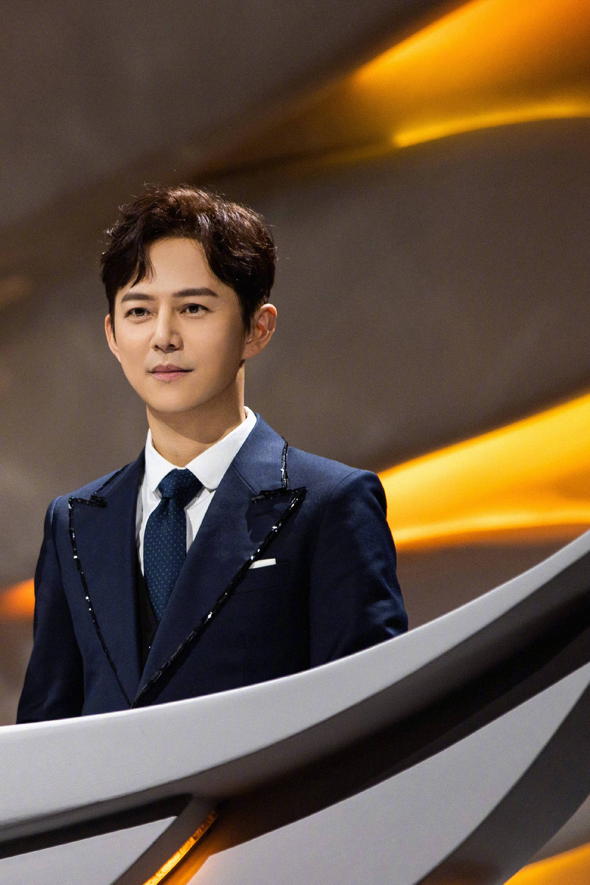 疫情在家学会5种乐器,网友:优秀的人果然很自律|疫情|何炅|乐器_新浪