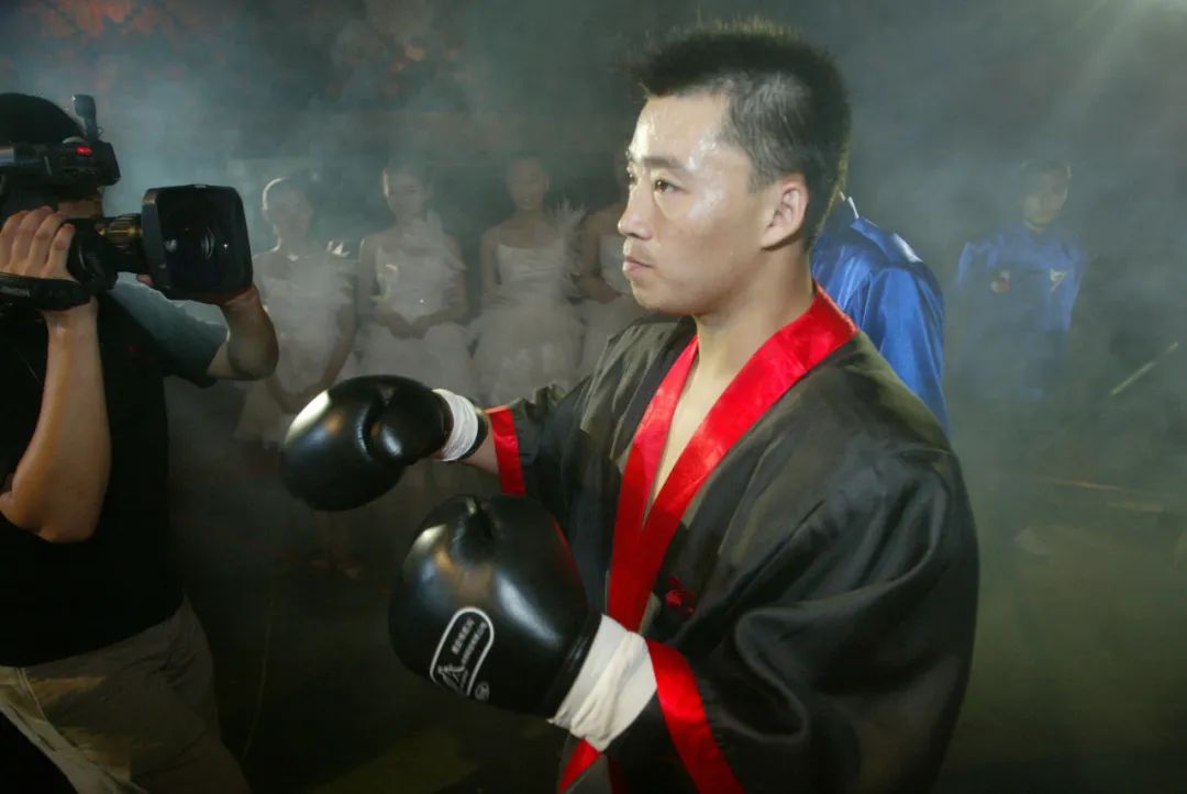 散打王一战兄弟情,超越对手的对抗!|程凯|乔小军|比赛_新浪新闻