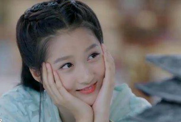 古装剧里女星双手托腮有多萌?赵丽颖对镜头甜笑的样子可爱!