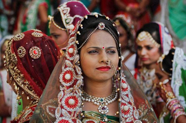 印度贵族美女35岁带8子改嫁进王室拆了王冠做项链结局如何