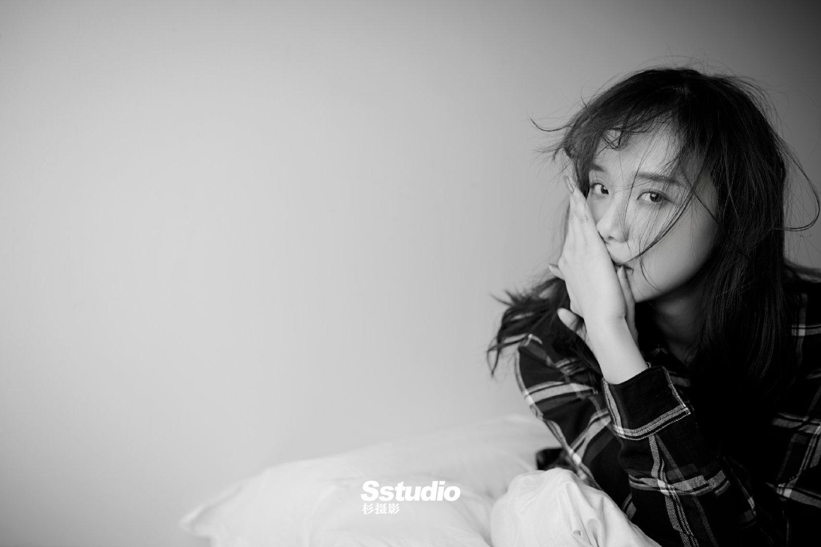 曾淇_chichi 质感写真[微风]某个慵懒午后,黑白交错间,肆意释放心中