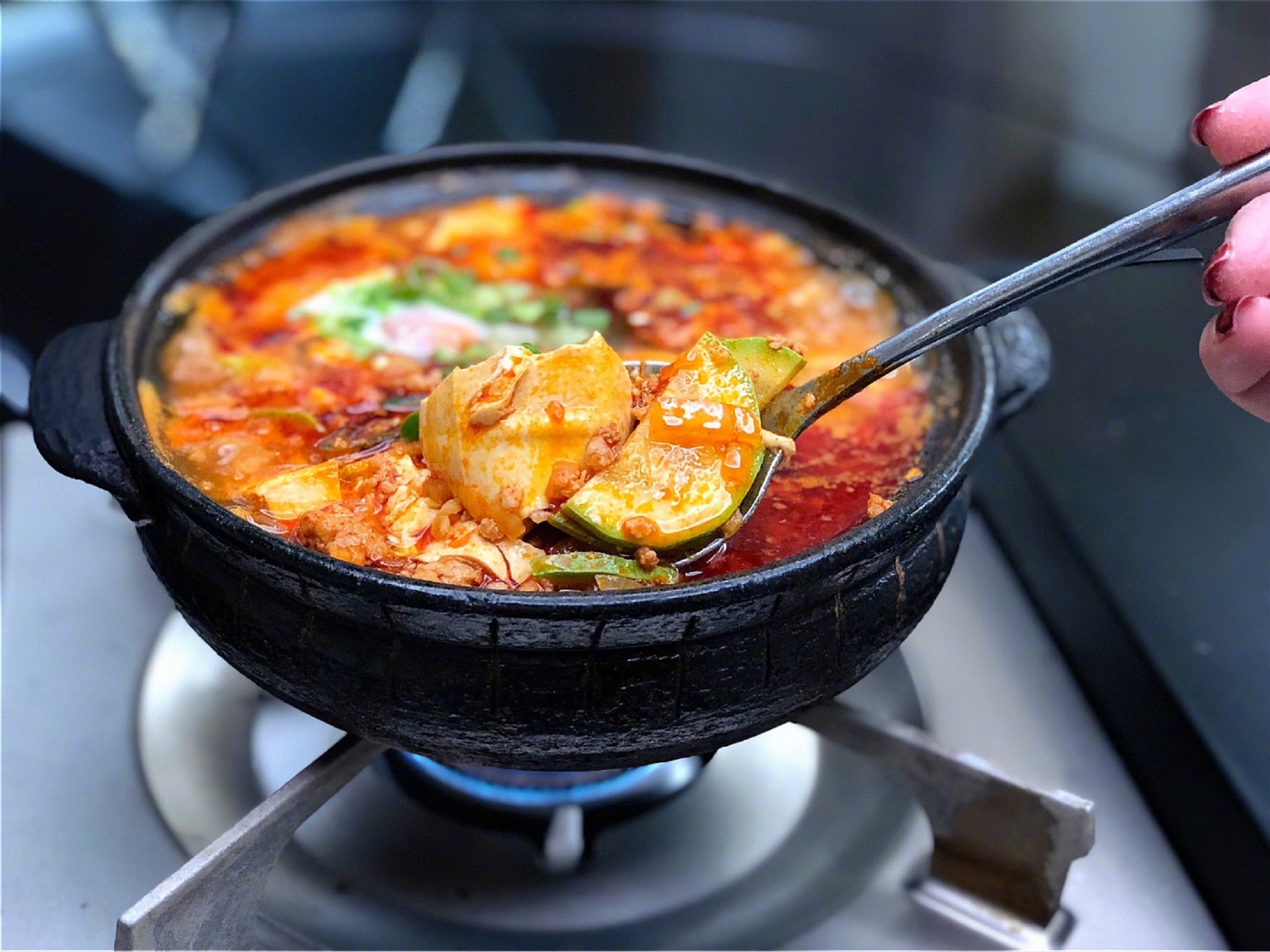 韩式砂锅嫩豆腐汤韩剧上脑经常做只要这一个汤就可以下两碗饭