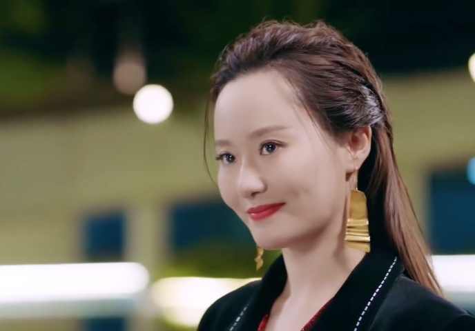 同是“谋女郎”,性感不输倪妮的她为何混成了女N号|张逗逗|倪妮|谋女郎_新浪新闻