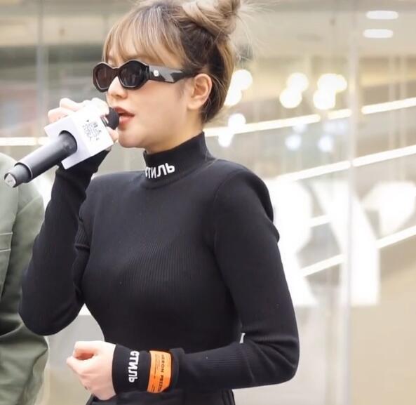 周扬青脖子短真不用抱怨母亲完全就是外套和毛衣的锅