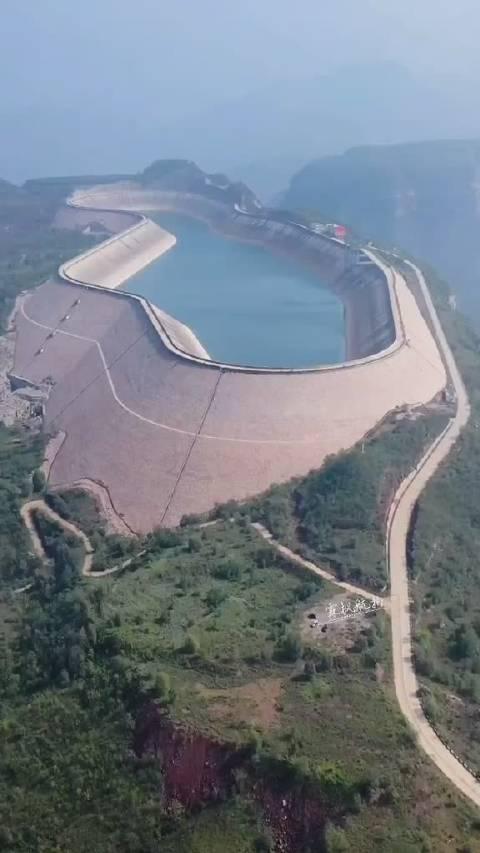 航拍江西萍乡市东源水库的青山绿水