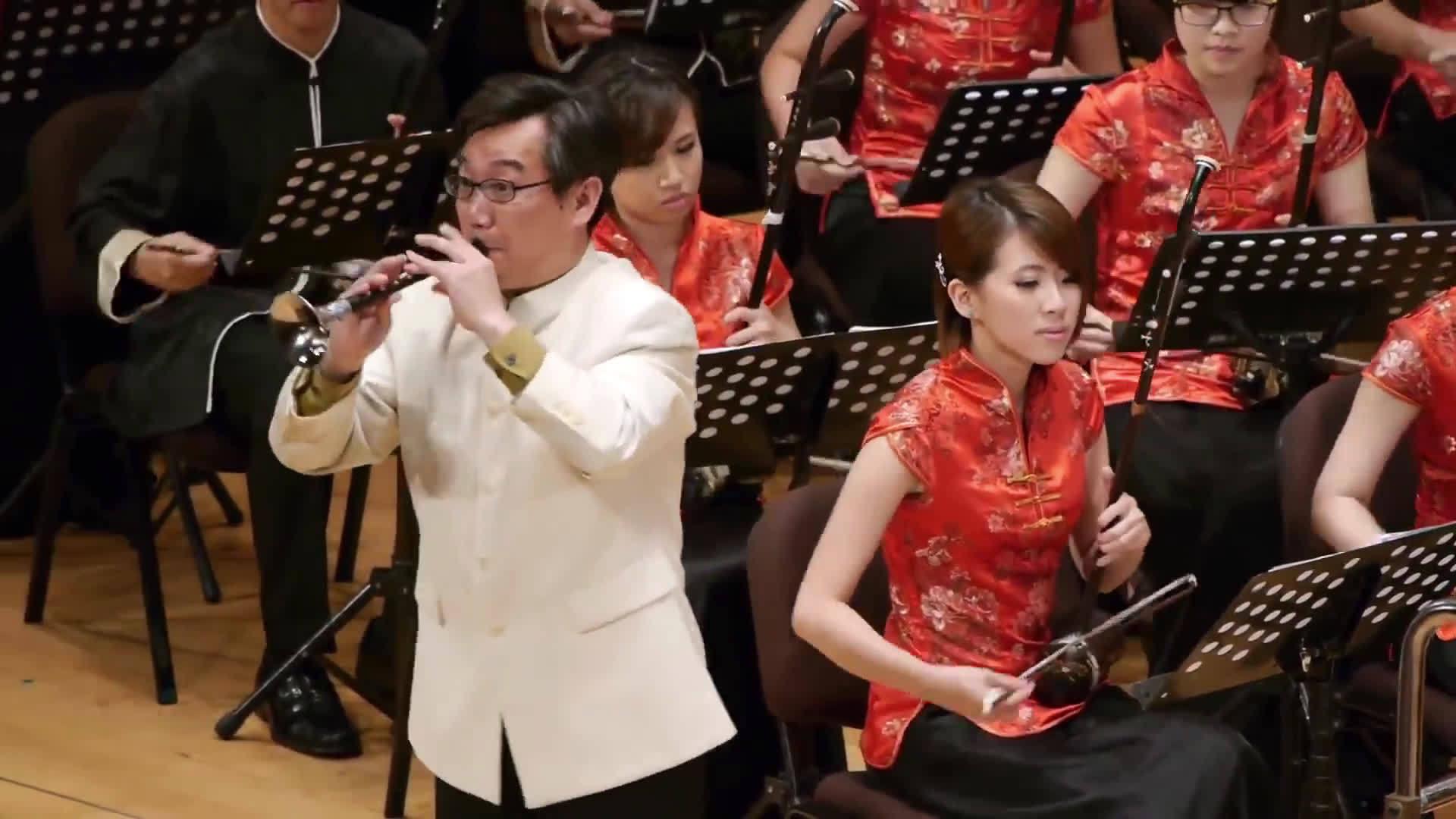 “中国第一唢呐”刘英演奏名曲《百鸟朝凤》……_新浪新闻