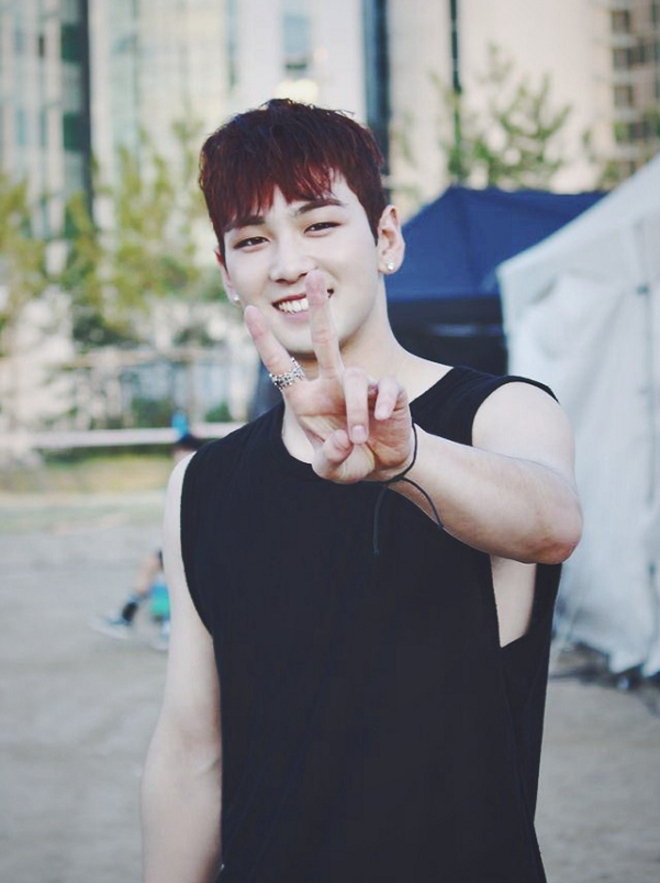 从出道位下车,被"作票咖"顶替出道|nuest|姜东昊|第二季_新浪新闻